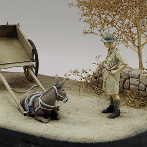 Royal Model: 1/35; Tommy & lazy donkey