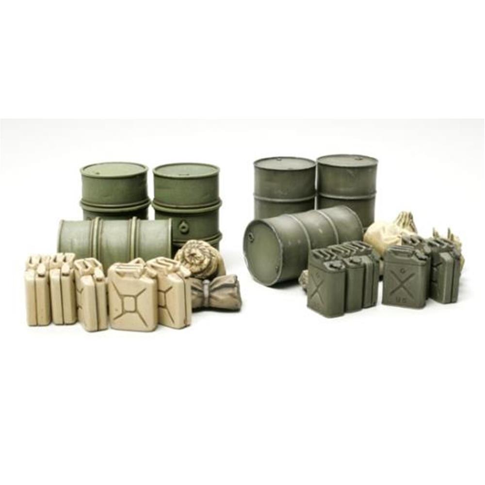 TAMIYA: 1/48; set di taniche e fusti