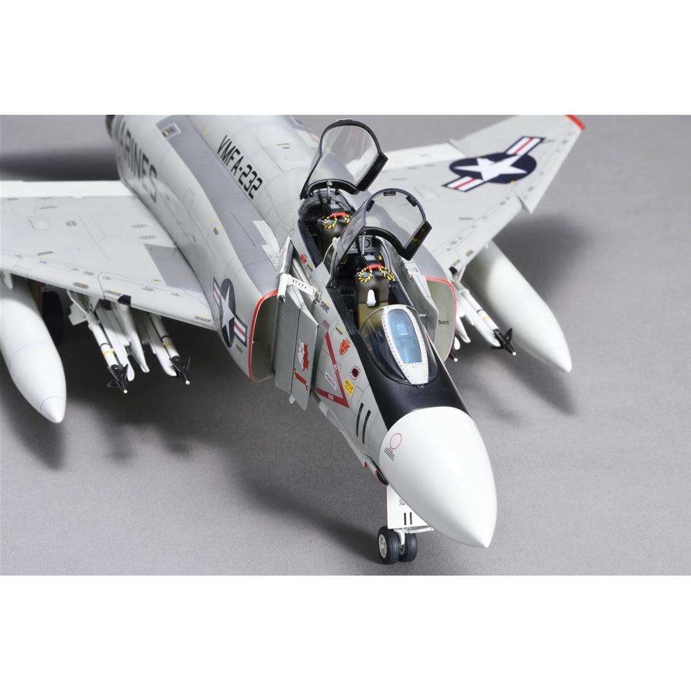 ZOUKEI-MURA: 1/48; F-4J Marines