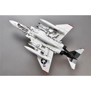 ZOUKEI-MURA: 1/48; F-4J Marines