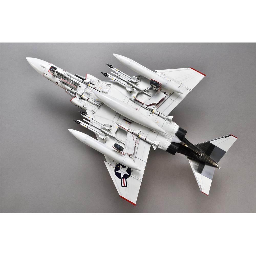 ZOUKEI-MURA: 1/48; F-4J Marines