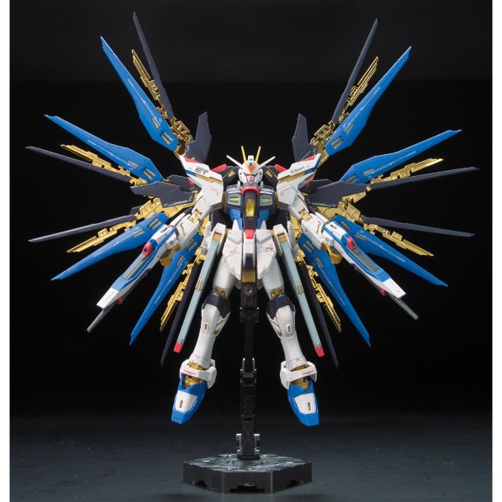 BANDAI: RG 14, GUNDAM STRIKE FREEDOM ZGMF-X20A 1/144