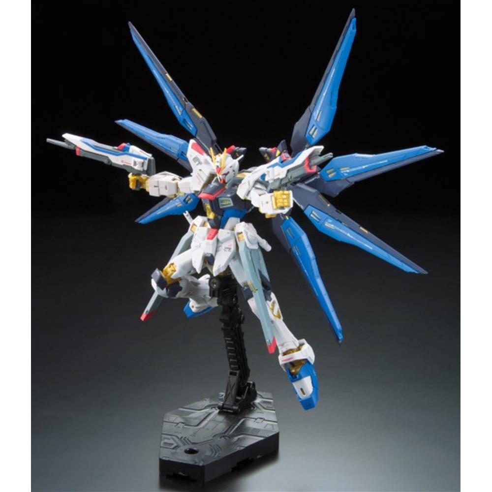 BANDAI: RG 14, GUNDAM STRIKE FREEDOM ZGMF-X20A 1/144