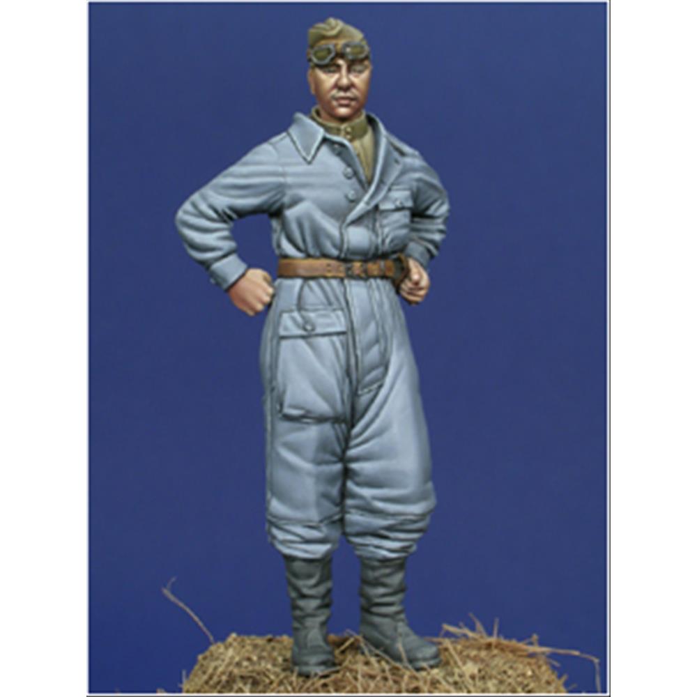 Alpine Miniatures: 1/35; WW2 Russian tanker 1943-45
