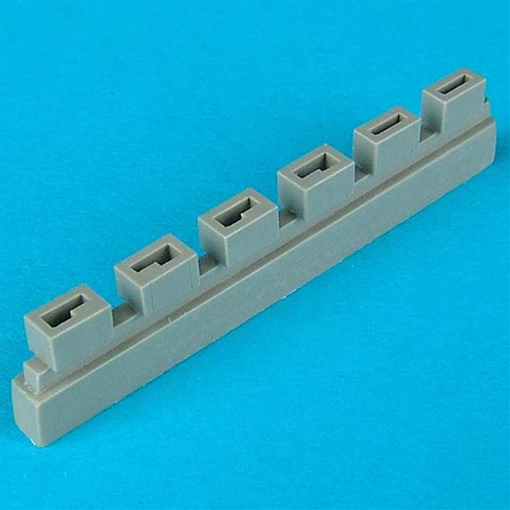 Quickboost: scala 1:48 ;  Spitfire Mk. V Empty shell case chute - X