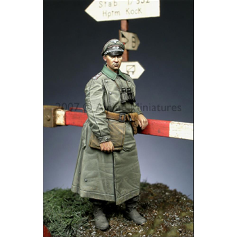 Alpine Miniatures: 1/35; WW2 German Officer #1