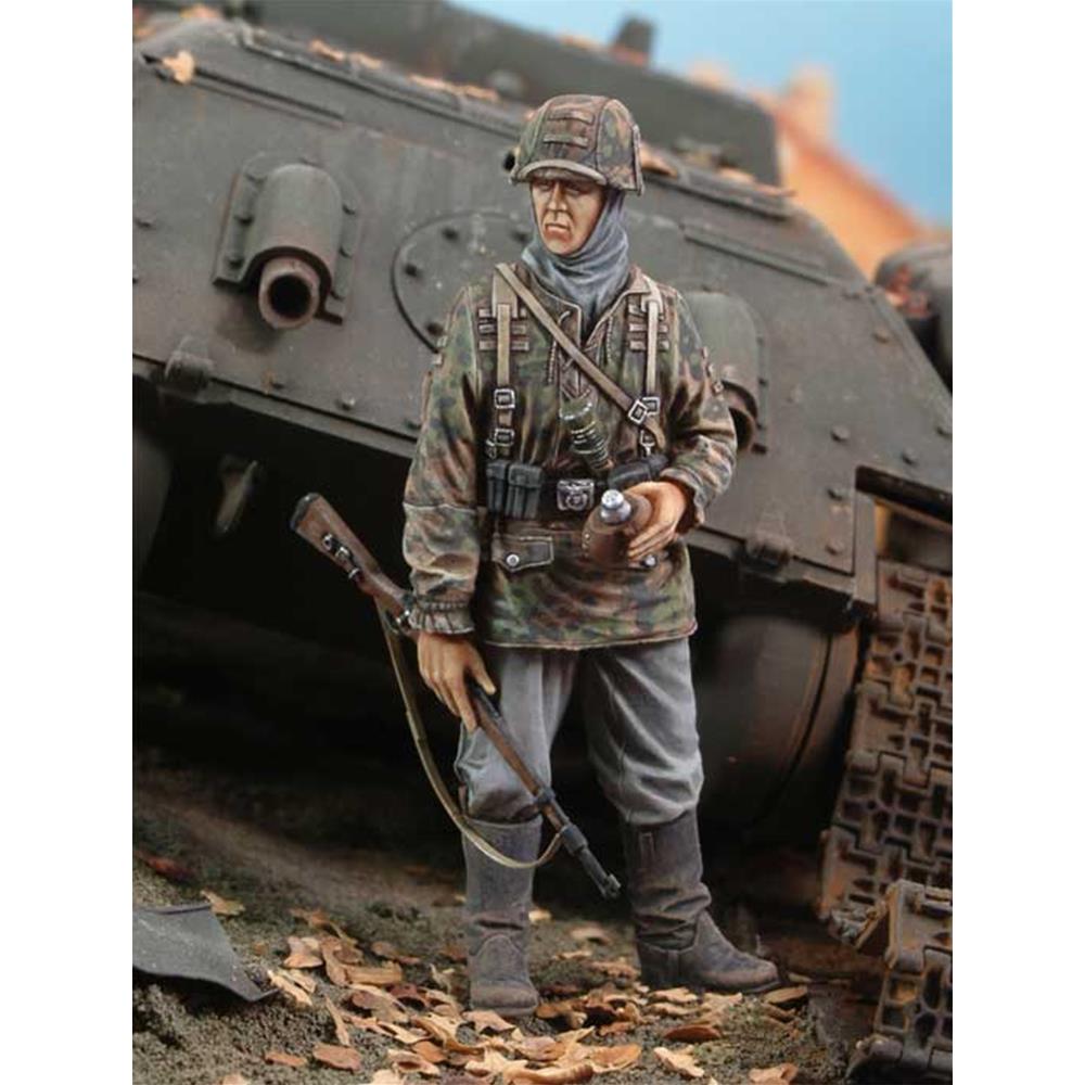 Royal Model: 1/35; SS Sturemann