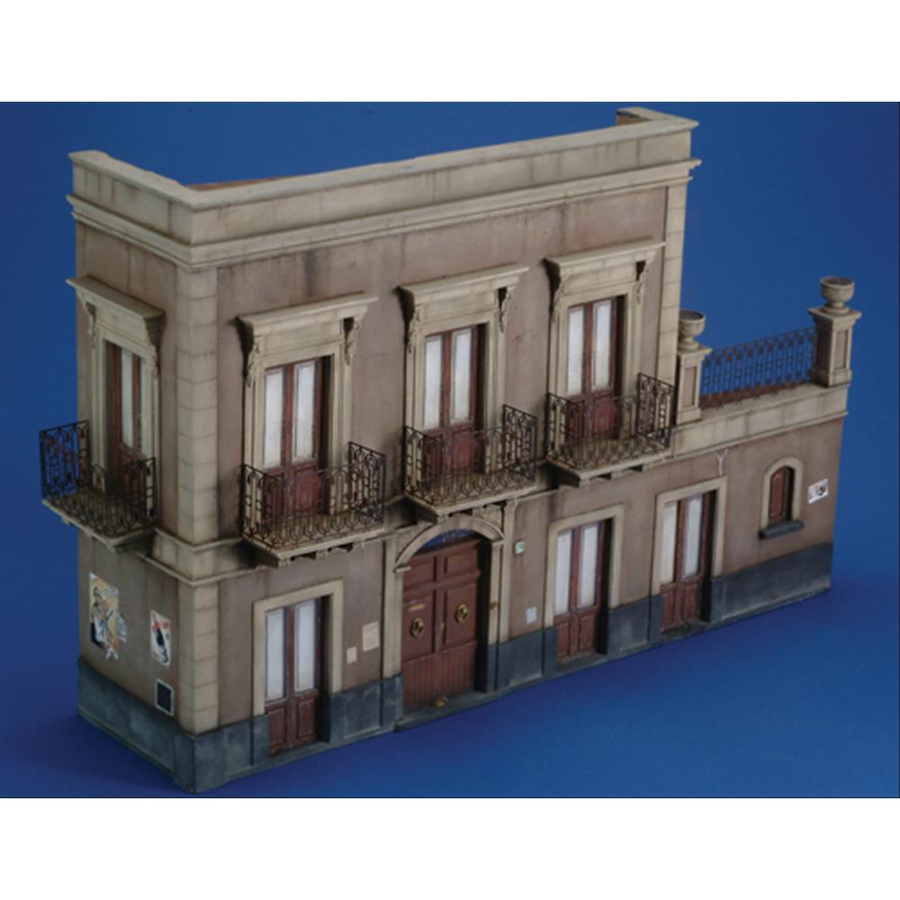Royal Model: 1/35; edificio italiano