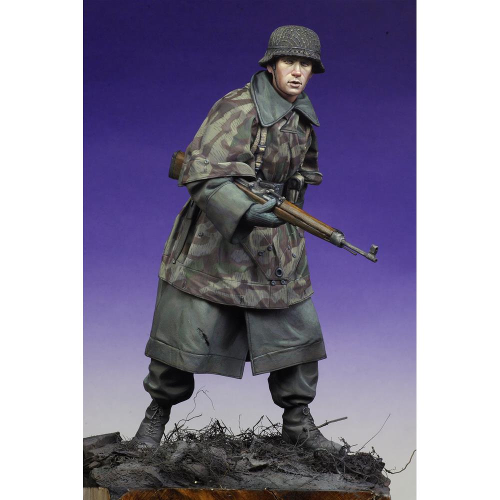 Alpine Miniatures: 1/16; a young Grenadier