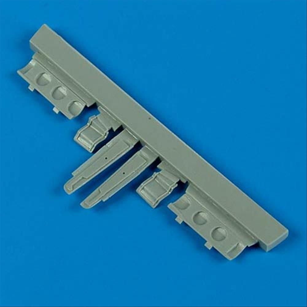 Quickboost: 1:48 P-40 WARHAWK UNDERCARRIAGE COVERS