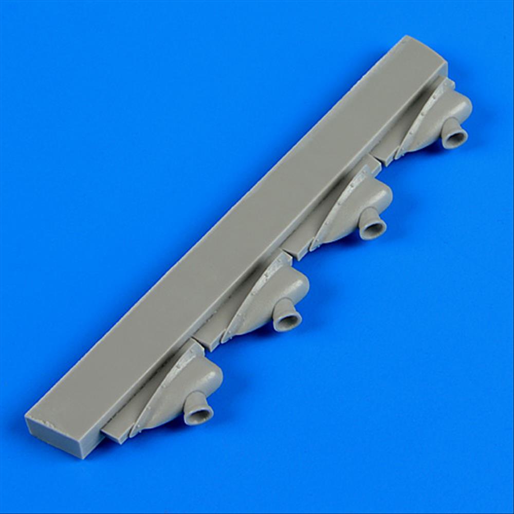 Quickboost: 1:72 SB2C-4 HELLDIVER EXHAUST