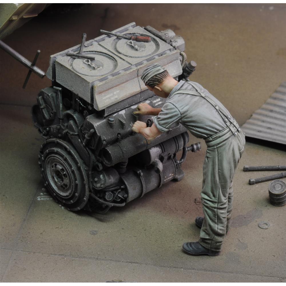 Royal Model: 1/35; fante tedesco WWII al lavoro
