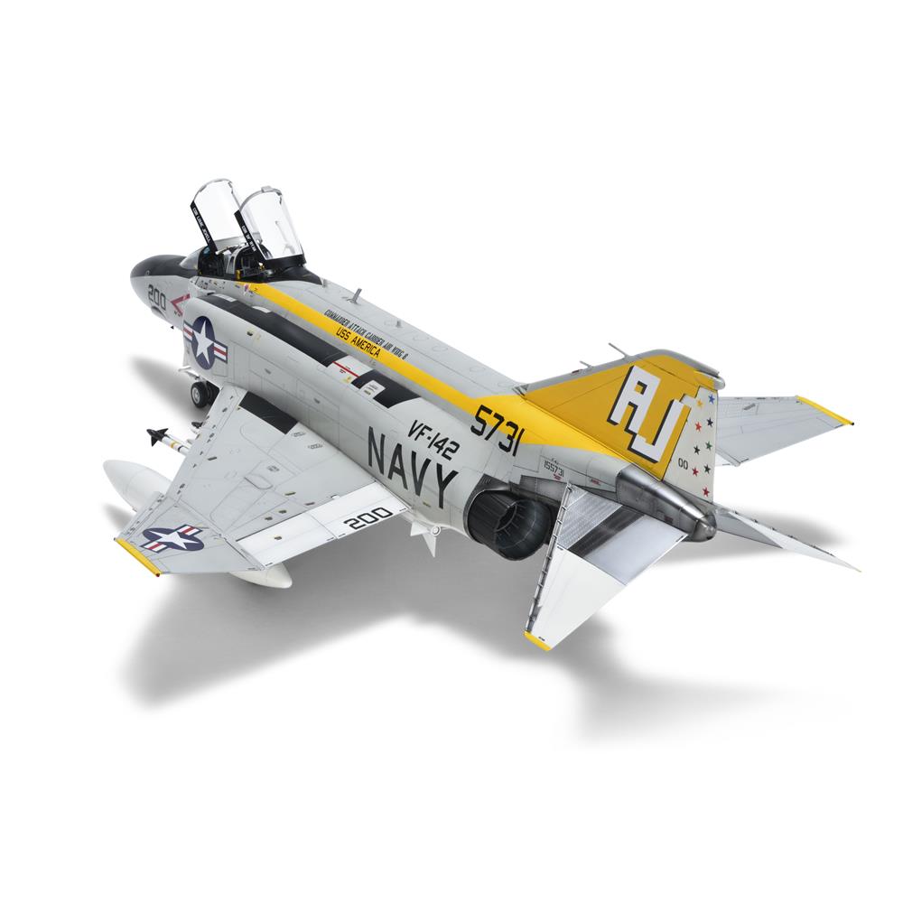 ZOUKEI-MURA: 1/48 F-4J Phantom II Navy