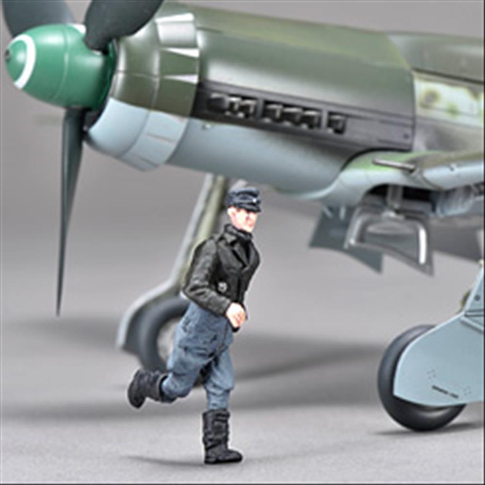 Zoukei-mura: 1/48; Ta 152 H-1 Emergency Takeoff  Pilot