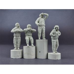 MINIART: 1/35 Soviet Tank Crew 1970-1980s. Winter Uniform