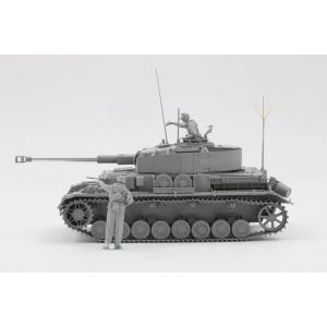 BORDER MODEL: 1/35; PANZER Beob.Wg.IV Ausf.J (completo di 2 figurini, carrista e fante )