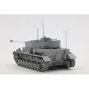 BORDER MODEL: 1/35; PANZER Beob.Wg.IV Ausf.J (completo di 2 figurini, carrista e fante )