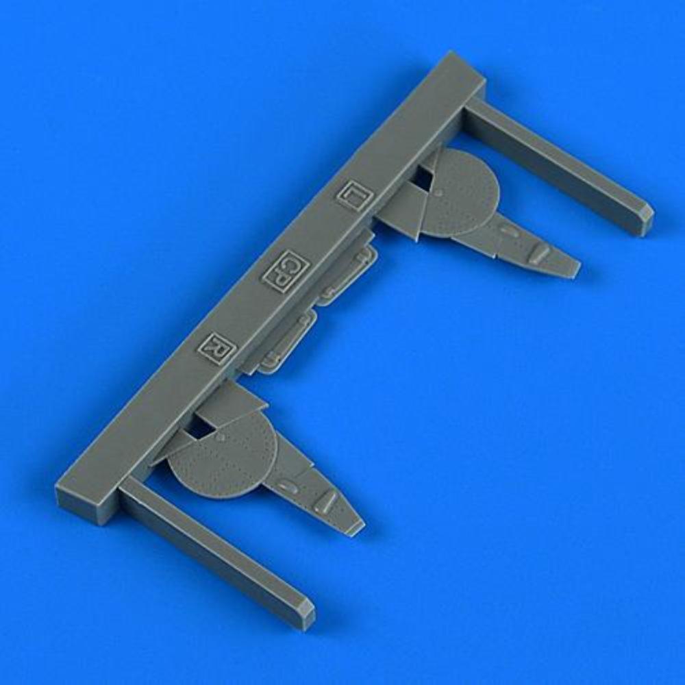 Quickboost: 1:72 La-5 undercarriage covers  -  Clear Prop