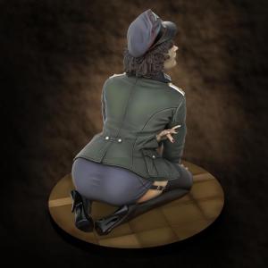 Royal Model: 75mm; German Officer 'Pin-Up