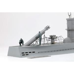 BORDER MODEL: 1/35; German Submariners & Commanders loading