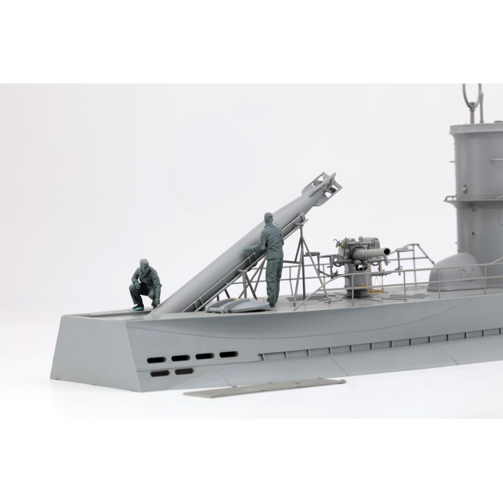 BORDER MODEL: 1/35; German Submariners & Commanders loading