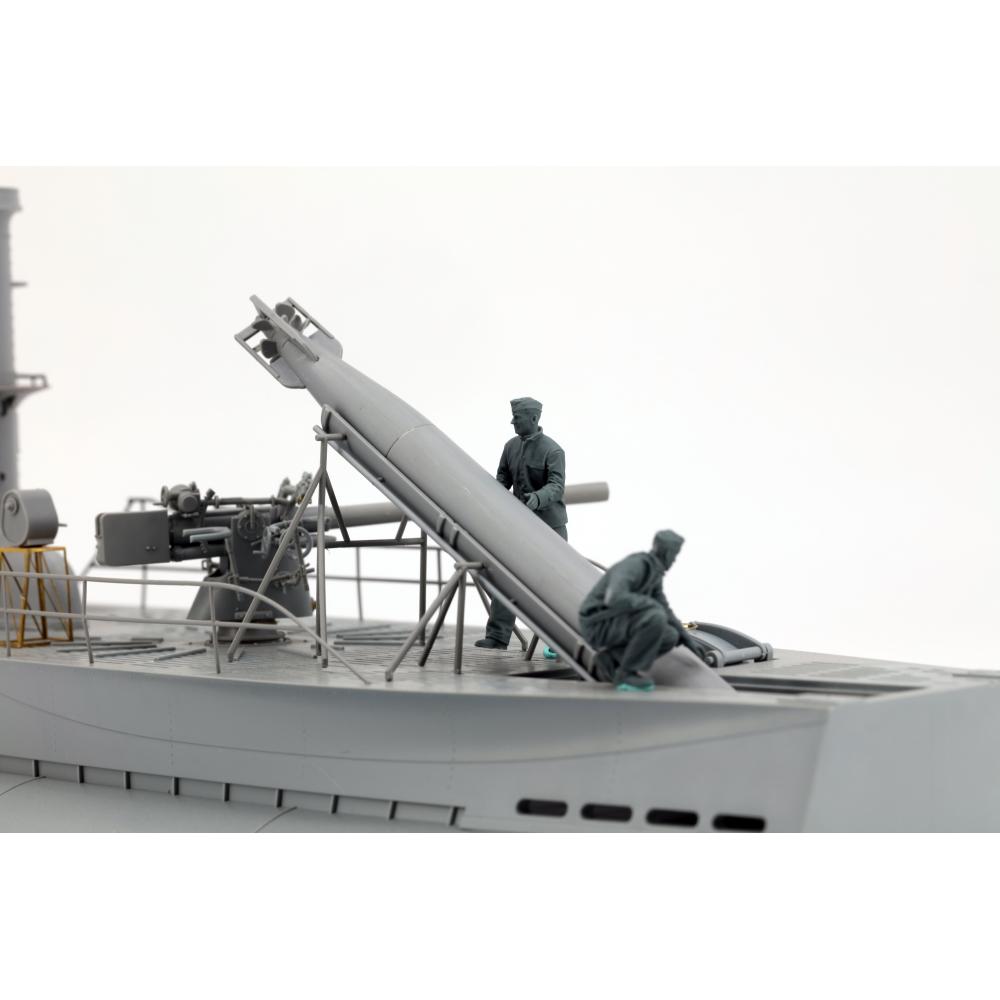 BORDER MODEL: 1/35; German Submariners & Commanders loading
