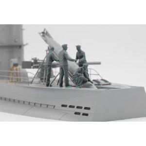 BORDER MODEL: 1/35; German Submariners & Commanders loading