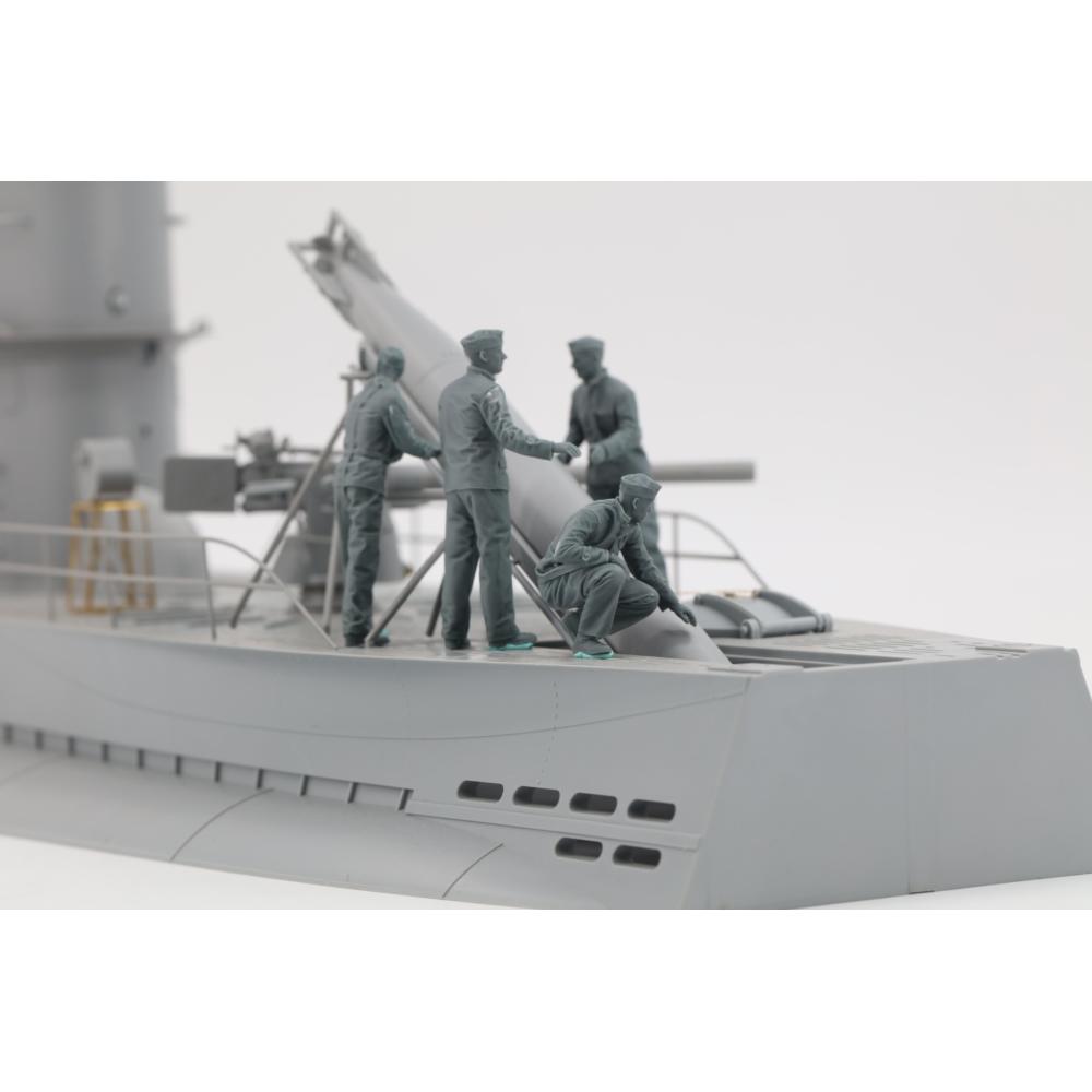 BORDER MODEL: 1/35; German Submariners & Commanders loading