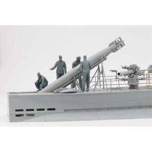 BORDER MODEL: 1/35; German Submariners & Commanders loading
