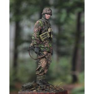ROYAL: 1:35 Waffen SS Soldier WWII (1:35)
