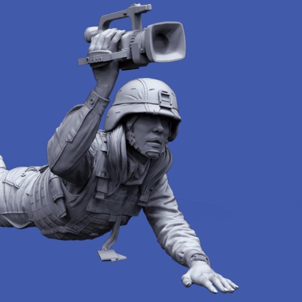 Royal Model: 1/35; War Reporter 