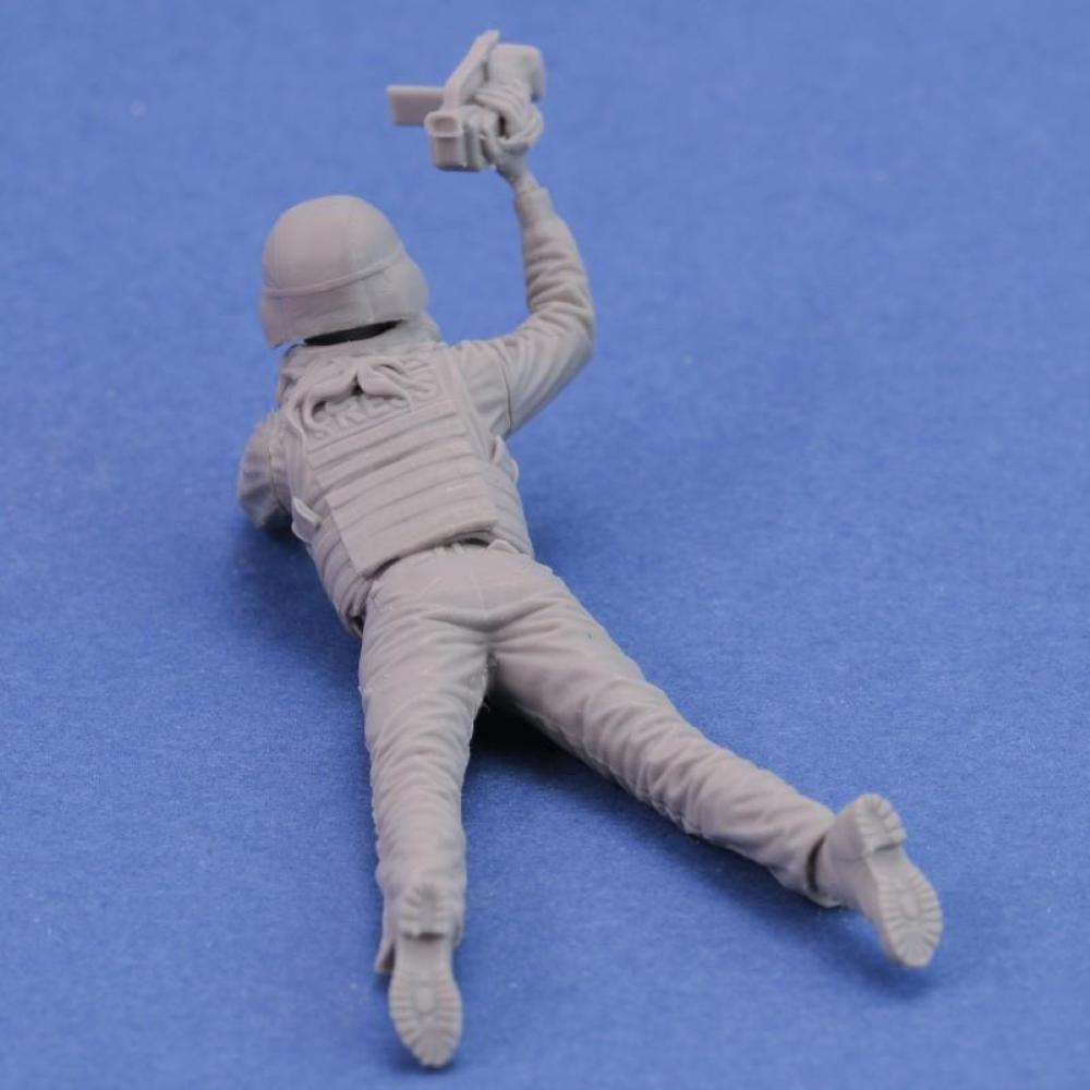 Royal Model: 1/35; War Reporter 