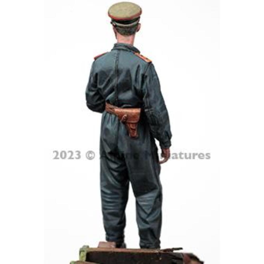 Alpine Miniatures: 1/35; WW2 Soviet Tank Officer #2