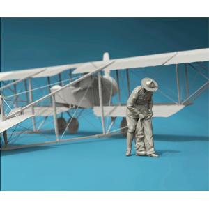 Copper State Models: 1/32; US Army Air Service Airman putting on a suit