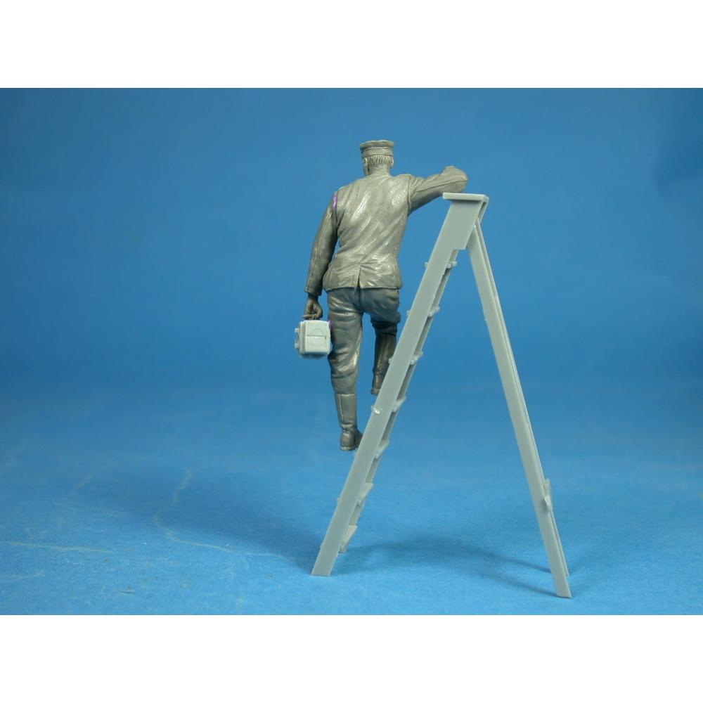 Copper State Models: 1/32; German ground crewman N.1