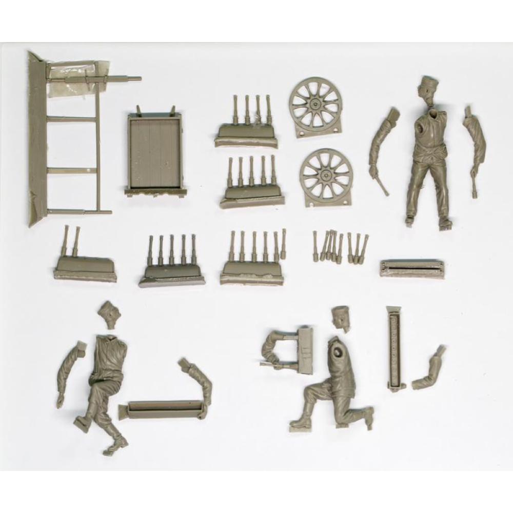 Copper State Models: 1/32; German aerodrome personnel ordnance team with cart