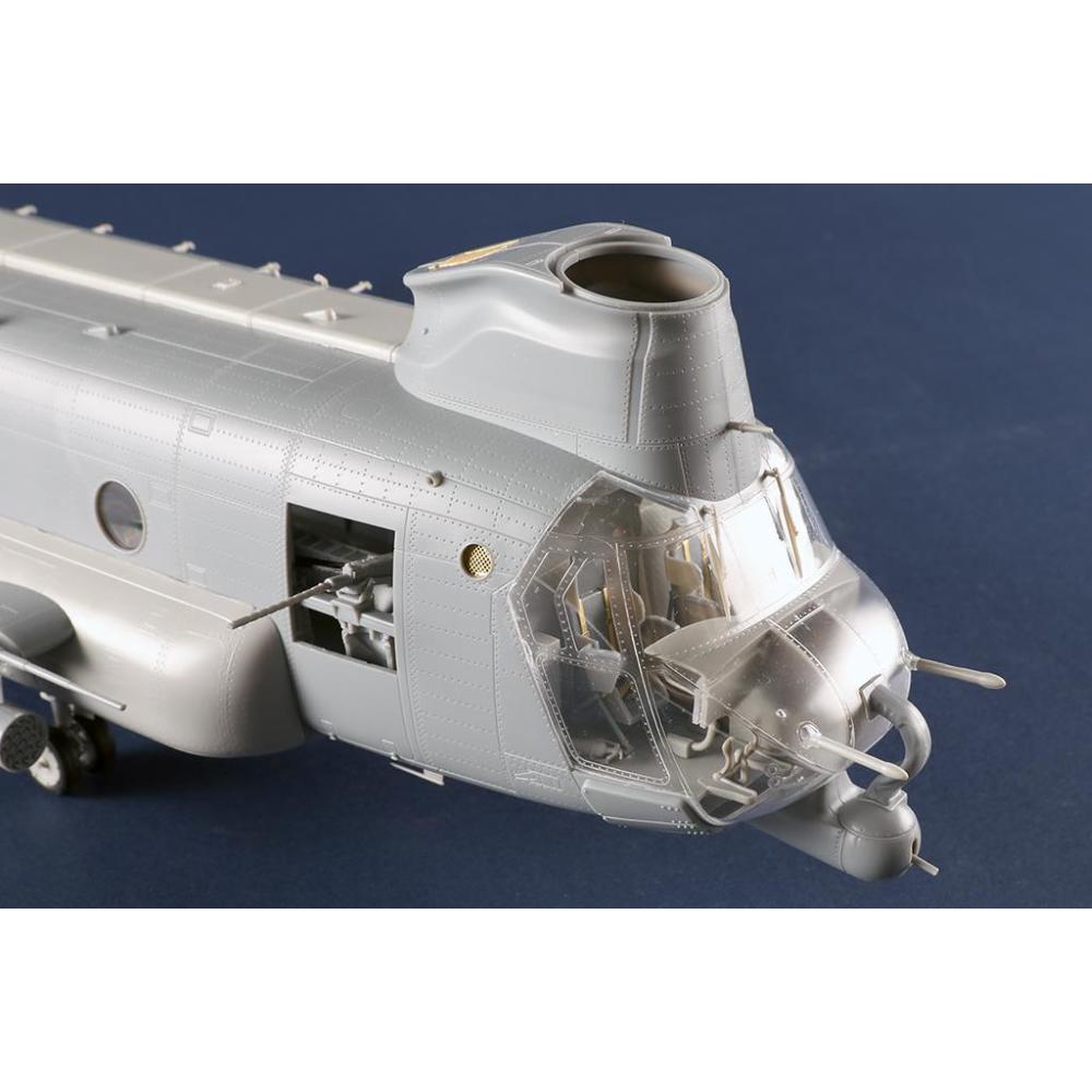 TRUMPETER: 1:35 ACH-47A Armored Chinook