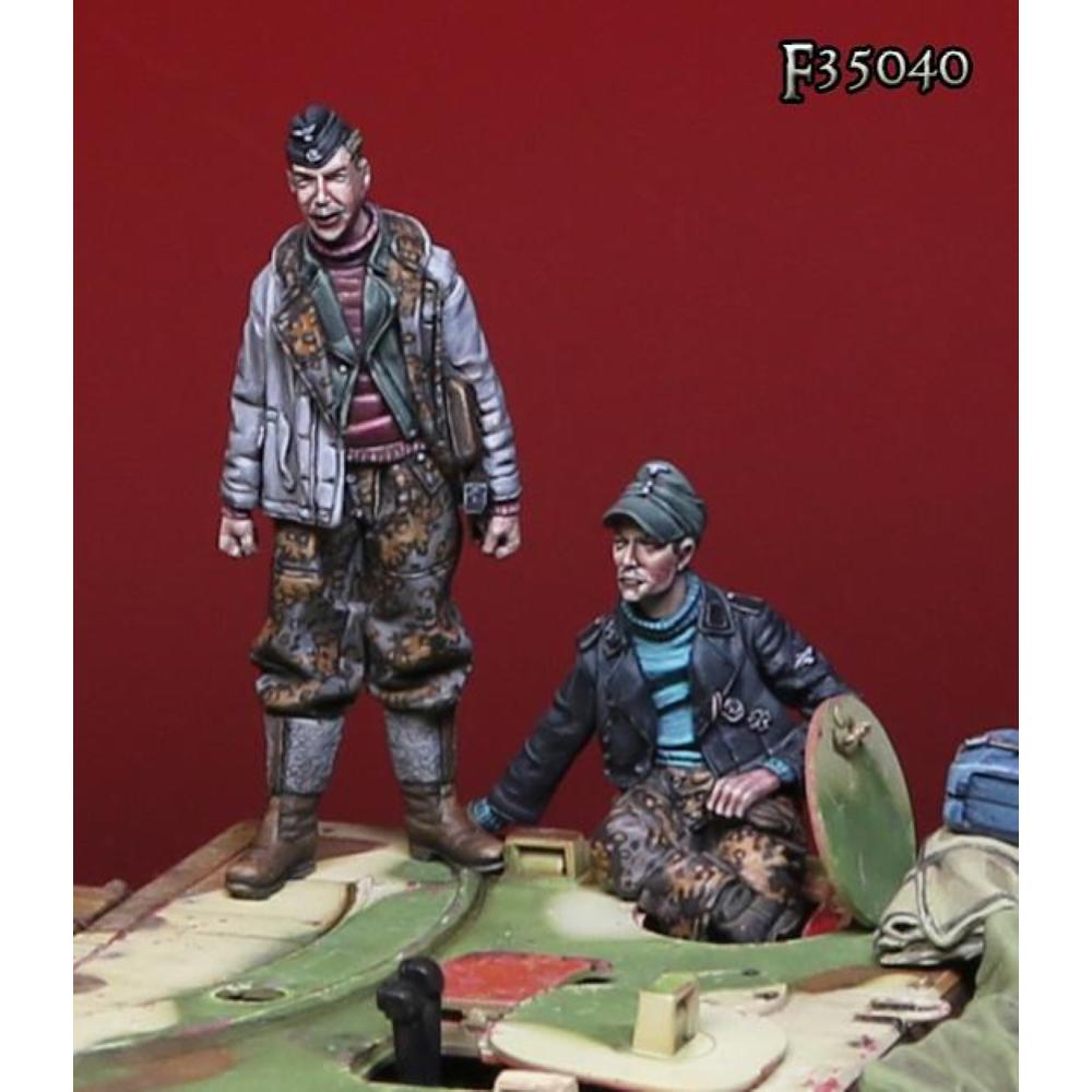 Darius Miniatures: 1:35; German WSS Crew (2 Figures)