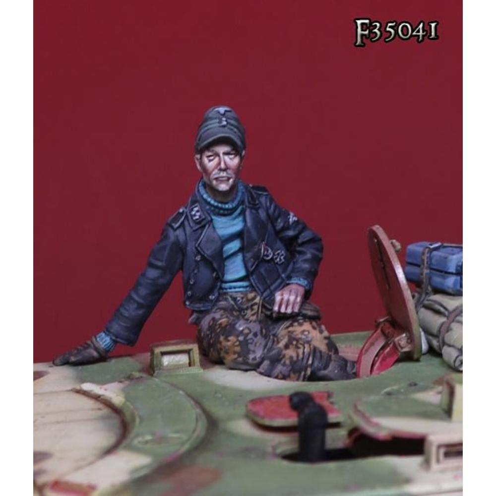 Darius Miniatures: 1:35; German WSS Crewman #1