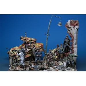 Darius Miniatures: 1:35; Berlin Defense 1945, Figures & Vignette