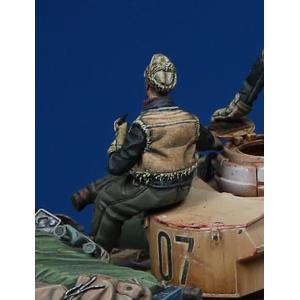 Darius Miniatures: 1:35; Tanker smoking a pipe