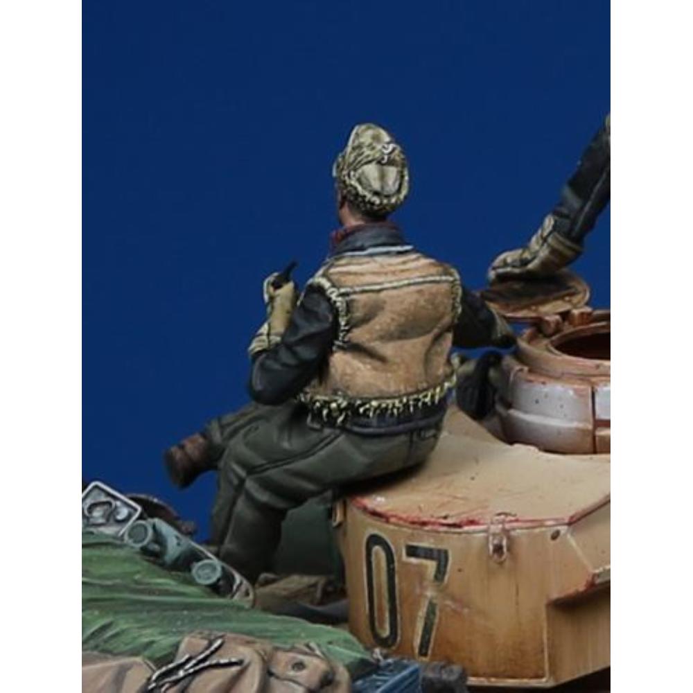 Darius Miniatures: 1:35; Tanker smoking a pipe