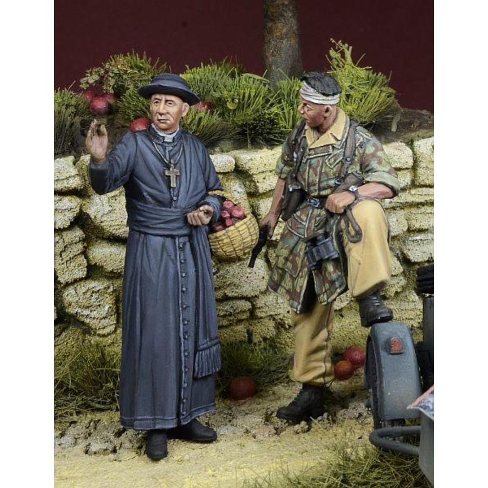 D-DAY miniatures: 1:35; Fallschirmjäger with a Priest, Italy 1943-44
