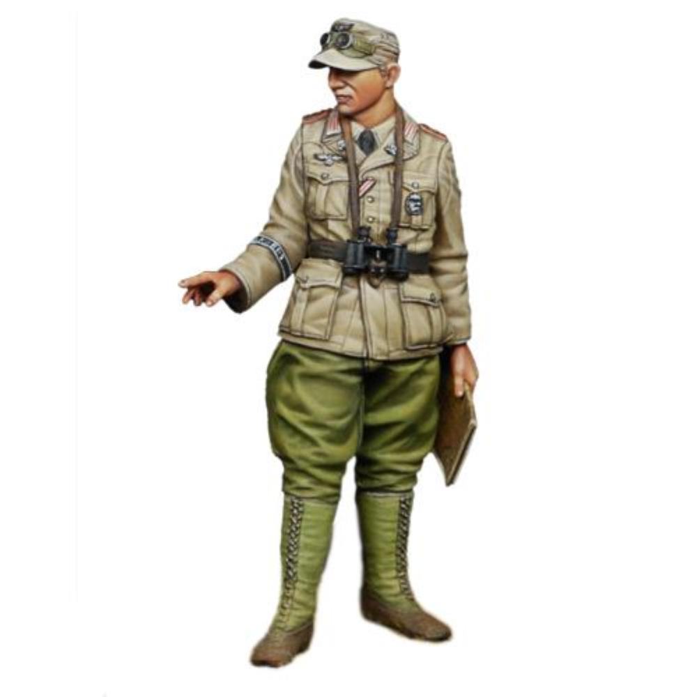 SOL MODEL: 1:35; WWII German DAK Panzer Officer