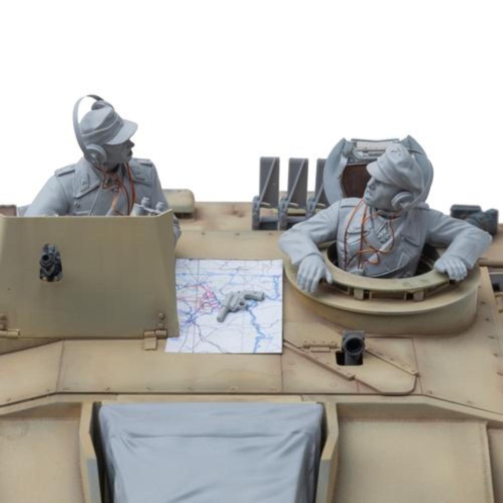 SOL MODEL: 1:16; German Stug III Ausf G Crew 1:16