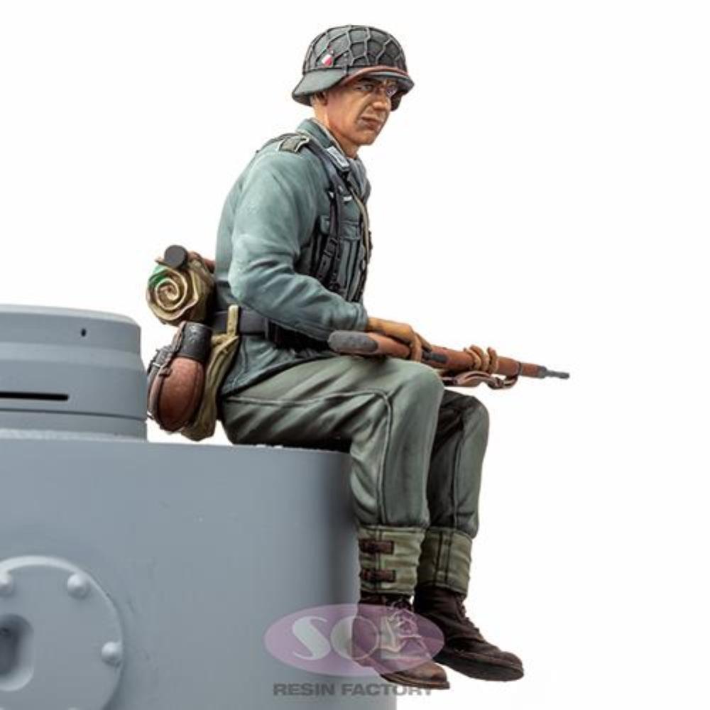 SOL MODEL: 1:16; WWII German Infantry w Kar98k  (1:16)