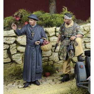 D-DAY miniatures: 1:35; Fallschirmjäger with a Priest, Italy 1943-44
