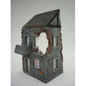 RT-DIORAMA: 1:35; Damaged Village House