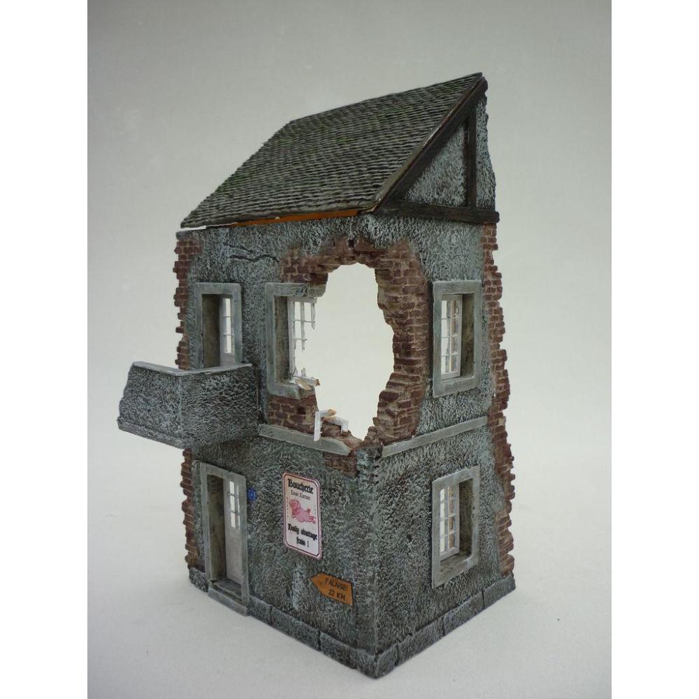RT-DIORAMA: 1:35; Damaged Village House
