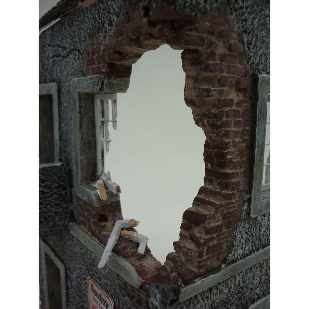 RT-DIORAMA: 1:35; Damaged Village House